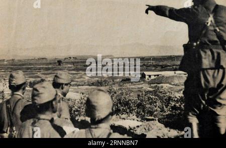 (170706) -- PEKING, 6. Juli 2017 () -- ein von einem japanischen Militärkorrespondenten aufgenommenes Foto zeigt japanische Soldaten während des Vorfalls am 7. Juli in Peking. China war die erste Nation, die gegen faschistische Kräfte kämpfte. Der Kampf begann am 18. September 1931, als japanische Truppen ihre Invasion in Nordostchina begannen. Sie wurde verstärkt, als Japans Invasion begann, nachdem am 7. Juli 1937 ein wichtiger Zugangspunkt nach Peking, die Lugou-Brücke, auch bekannt als Marco-Polo-Brücke, von japanischen Truppen angegriffen wurde. () (mcg) CHINA-PEKING- VORFALL vom 7. JULI - 80. JAHRESTAG (CN) xinhua PUBLICATIONxNO Stockfoto