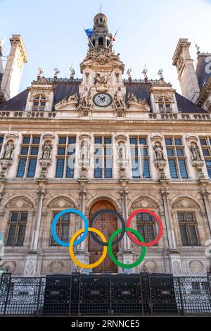 Paris, Frankreich - 24. Januar 2022: Das Hotel de Ville ist das Rathaus von Paris, das sich auf dem Place de l'Hotel-de-Ville – Esplanade de la Liberation befindet Stockfoto