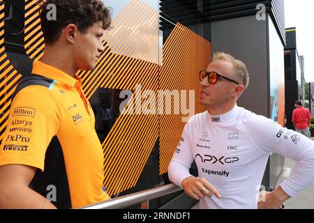 Monza, Italien. September 2023. MONZA, Italien, 1. September 2023; # 4, Lando NORRIS, GBR, McLaren F1 Team, und ein Film-APX-Pilot; Duncan Tappy (GBR), Stuntfahrer des fiktiven Apex APXGP Teams, Parco di Monza, Autodromo, Formel 1, F1, großer Preis von Italien, GP d'Italie, Motorsport, Formel1, Honorarpflichtiges Foto, gebührenpflichtiges Bild, Copyright © Arthur THILL/ATP Images (THILL Arthur/ATP/SPP) Credit: SPP Sport Press Photo. Alamy Live News Stockfoto