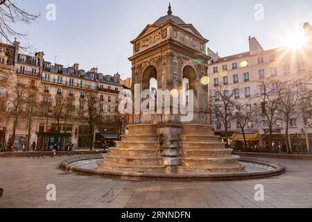 Paris, Frankreich - 24. Januar 2022: Die Fontaine des Innocents ist ein monumentaler öffentlicher Brunnen auf dem Place Joachim-du-Bellay in Les Halles Stockfoto