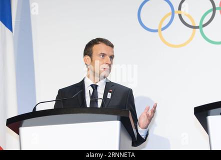 (170711) -- LAUSANNE, Juli 11,2017 -- der französische Präsident Emmanuel Macron spricht am 10. Juli 2017 im Olympischen Museum in Lausanne, Schweiz. Die Mitglieder des IOC werden am 11. Und 12. Juli eine Sitzung für Präsentationen der Kampagnenteams für Los Angeles und Paris abhalten. ) (SP)SCHWEIZ-LAUSANNE-OLYMPISCHE SPIELE-2024 BID XuxJinquan PUBLICATIONxNOTxINxCHN Lausanne 11. Juli 2017 der französische Präsident Emmanuel Macron spricht AM 10. Juli 2017 IM Olympiamuseum in Lausanne in der Schweiz. IOC-Mitglieder werden AM 11. Und 12. Juli eine Sitzung für Präsentationen der Kampagnen-Teams für Los Angeles und Paris abhalten Stockfoto