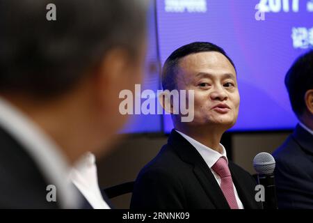 (170719) -- WASHINGTON D.C., 19. Juli 2017 -- Jack Ma, Gründer und Vorsitzender des chinesischen E-Commerce-Giganten Alibaba, reagiert auf einer Pressekonferenz während der China-USA 2017 Business Leaders Summit in Washington D.C. 18. Juli 2017. Jack Ma sagte hier am Dienstag, dass chinesische und US-amerikanische Wirtschaftsführer sich zusammenschließen sollten, um in Zukunft eine umfassendere Zusammenarbeit zwischen den beiden größten Volkswirtschaften der Welt zu ermöglichen, anstatt sich auf die Probleme der Vergangenheit zu konzentrieren. ) (yy) US-CHINA-BUSINESS LEADERS SUMMIT tingxshen PUBLICATIONxNOTxINxCHN Washington D C 19. Juli 2017 Jack MA Gründer und Vorsitzender von Chinese e com Stockfoto