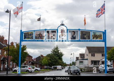 Der Clifton Street Orange Arch in Belfast, Nordirland, im Jahr des Queen Elizabeth II. Platin-Jubiläums 2022. Stockfoto