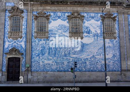 Igreja do Carmo Kirche mit wunderschönen blauen weißen Azulejo Fliesen Stockfoto
