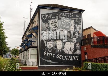 People's Gallery - Bürgerrechte - Wandgemälde eines antikonfessionellen marsches aus den 1960er Jahren, in der Nähe von Free Derry Corner in der Gegend von Bogside, Derry - Londonderry, Nordirland Stockfoto