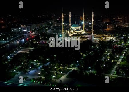 (170727) -- TSCHETSCHENIEN, 27. Juli 2017 -- Foto aufgenommen am 24. Juli 2017 zeigt einen allgemeinen Blick auf das Akhmad Kadyrow Herz der Tschetschenischen Zentralmoschee in Grosny, Tschetschenien, Russland. ) (zw) RUSSLAND-TSCHETSCHENIEN-ALLTAG BaixXueqi PUBLICATIONxNOTxINxCHN Tschetschenien Juli 27 2017 Foto aufgenommen AM 24. Juli 2017 zeigt eine allgemeine Ansicht des Akhmad Kadyrow Herz der Tschetschenischen Zentralmoschee in Grosny Tschetschenien Russland ZW Russland Tschetschenien Alltag BaixXueqi PUBLICATINxTxTxN Stockfoto