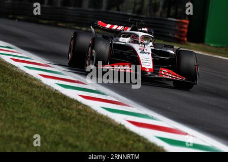 Monza, Italien. September 2023. Kevin Magnussen (DEN) Haas VF-23. Formel-1-Weltmeisterschaft, großer Preis von Italien, Rd 15, Samstag, 2. September 2023. Monza Italien. Quelle: James Moy/Alamy Live News Stockfoto