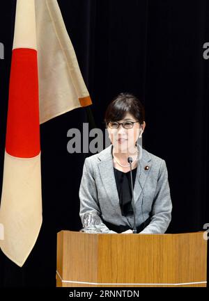 (170728) -- Tokio, 28. Juli 2017 -- Aktenfoto vom 4. Februar 2017 zeigt Tomomi Inada im verteidigungsministerium in Tokio, Japan. Die japanische Verteidigungsministerin Tomomi Inada reichte am 28. Juli 2017 ihren Rücktritt ein, um die Verantwortung für einen Skandal zu übernehmen, bei dem kontroverse Protokolle vertuscht wurden, die die täglichen Aktivitäten der japanischen Bodentruppen, die als UN-Friedenstruppen im Südsudan dienten, aufzeichneten. (swt) JAPAN-TOKIO-TOMOMI INADA-RESIGNATION MaxPing PUBLICATIONxNOTxINxCHN Tokio Juli 28 2017 Datei Foto aufgenommen AM 4. Februar 2017 zeigt Tomomi Inada IM Verteidigungsministerium in Tokio Japan S Defense Min Stockfoto