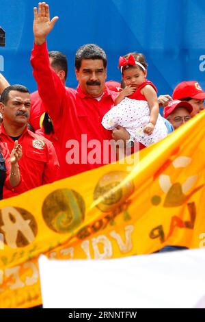 Themen der Woche Bilder des Tages (170728) -- CARACAS, 28. Juli 2017 -- der venezolanische Präsident Nicolas Maduro (C) nimmt am 27. Juli 2017 an der Einstellung der Kampagne für die nationale Verfassungsgebende Versammlung (ANC) in Caracas, Venezuela, Teil. ) (bv) (da) (fnc) (zxj) VENEZUELA-CARACAS-MADURO-WAHLEN BorisxVergara PUBLICATIONxNOTxINxCHN Themen die Woche Bilder der Tag Caracas Juli 28 2017 der venezolanische Präsident Nicolas Maduro C nimmt AM 27 2017. Juli an der Kampagne für die nationale konstituierende Versammlung ANC in Caracas Venezuela Teil Stockfoto