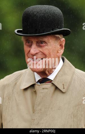 (170803) -- LONDON, 3. August 2017 -- der britische Prinz Philip, Duke of Edinburgh, lächelt, als er am 2. August 2017 im Buckingham Palace in London eine Parade in der Rolle des Royal Marines Captain General besucht. Prinz Philip, Ehemann von Königin Elisabeth II., führt am Mittwoch sein letztes öffentliches Einzelengagement aus, bevor er sich von den königlichen Pflichten zurückzieht. Pool) -UK OUT- BRITAIN-LONDON-PRINCE PHILIP-RETIREMENT Hanxyan PUBLICATIONxNOTxINxCHN London Aug 3 2017 Britain S Prince Philip Duke of Edinburgh lächelt, als er an einer Parade in der Rolle des Royal Marines Captain General for the L teilnimmt Stockfoto