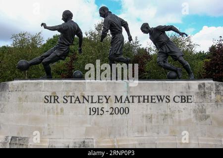 bet365 Stadium, Stoke, England - 2. September 2023 die Statue von Sir Stanley Matthews - vor dem Spiel Stoke City gegen Preston NE, EFL Championship, 2023/24, bet365 Stadium, Stoke, England - 2. September 2023 Credit: Arthur Haigh/WhiteRosePhotos/Alamy Live News Stockfoto