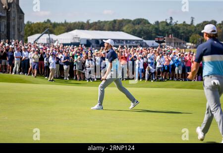 St. Andrews, Schottland. September 2023. Alex Maguire feiert nach dem Sieger sein erstes Spiel während der Samstagsviere des Walker Cup 2023. Quelle: Tim Gray/Alamy Live News Stockfoto