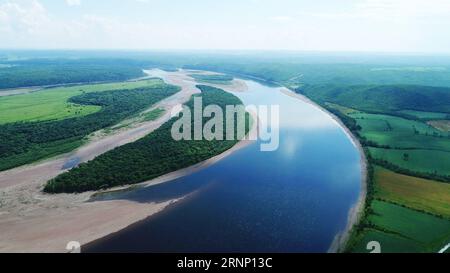 (170805) -- HARBIN, 5. August 2017 -- Foto aufgenommen am 3. August 2017 zeigt die Landschaft des Heilongjiang Flusses im Huma County, nordöstliche Provinz Heilongjiang. )(wsw) CHINA-HEILONGJIANG RIVER-LANDSCHAFT (CN) WangxJianwei PUBLICATIONxNOTxINxCHN Harbin 5. August 2017 Foto aufgenommen AM 3. August 2017 zeigt die Landschaft des Heilongjiang River im Huma County Nordosten Chinas S Heilongjiang Provinz WSW China Heilongjiang River Landschaft CN WangxJianwei PUBLICATIONxNOTxCHINxCHN Stockfoto