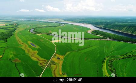 (170805) -- HARBIN, 5. Aug. 2017 -- Foto aufgenommen am 4. Aug. 2017 zeigt die Landschaft des Heilongjiang Flusses im Huma County, nordöstliche chinesische Provinz Heilongjiang. )(wsw) CHINA-HEILONGJIANG RIVER-LANDSCHAFT (CN) WangxJianwei PUBLICATIONxNOTxINxCHN Harbin 5. August 2017 Foto aufgenommen AM 4. August 2017 zeigt die Landschaft des Heilongjiang River im Huma County Nordosten Chinas S Heilongjiang Provinz WSW China Heilongjiang River Landschaft CN WangxJianwei PUBLICATIONxNOTxCHINxCHN Stockfoto