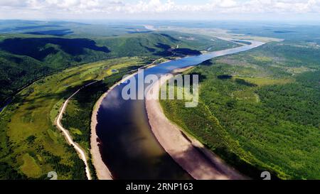 (170805) -- HARBIN, 5. August 2017 -- Foto aufgenommen am 2. August 2017 zeigt die Landschaft des Heilongjiang Flusses in dem Gebiet, das von Daxinganling Forestry Tuqiang, der nordöstlichen Provinz Heilongjiang, verwaltet wird. )(wsw) CHINA-HEILONGJIANG RIVER-LANDSCHAFT (CN) WangxKai PUBLICATIONxNOTxINxCHN Harbin 5. August 2017 Foto aufgenommen AM 2. August 2017 zeigt die Landschaft des Heilongjiang River in dem Gebiet verwaltet von Daxinganling Forestry Nordostchina S Heilongjiang Provinz WSW China Heilongjiang River Landschaft CN WangxKai PUNOBLATxCHIONxN Stockfoto