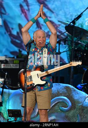 Jimmy Buffett ist verstorben. WEST PALM BEACH, FL - DEZEMBER 09: Jimmy Buffett und Coral Reefer Band treten während der Life on the Flip Side Tour im I Think Amphitheatre am 9. DEZEMBER 2021 in West Palm Beach Florida auf. Credit: Mpi04/MediaPunch Stockfoto