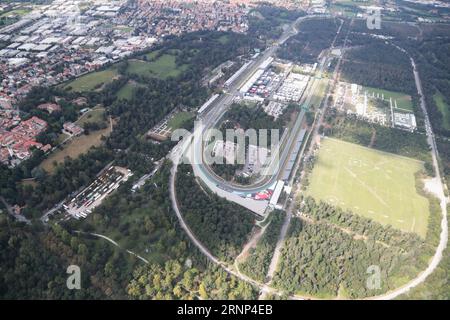 Monza, Italien. September 2023. Eine Luftaufnahme des Stromkreises. 02.09.2023. Formel-1-Weltmeisterschaft, Rd 15, Grand Prix Von Italien, Monza, Italien, Qualifizierender Tag. Auf dem Foto sollte Folgendes stehen: XPB/Press Association Images. Quelle: XPB Images Ltd/Alamy Live News Stockfoto