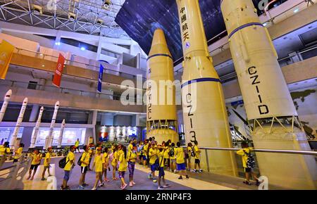 (170810) -- PEKING, 10. August 2017 -- Studenten besuchen das China Aerospace Museum in Peking, Hauptstadt von China, 10. August 2017. ) (lx) CHINA-BEIJING-SUMMER HOLIDAY-MUSEUM(CN) LixXin PUBLICATIONxNOTxINxCHN Peking 10. August 2017 Studenten besuchen das China Aerospace Museum in Peking Hauptstadt von China 10. August 2017 LX China Beijing Summer Vacation Museum CN LixXin PUBLICATIONxNOTxINxCHN Stockfoto