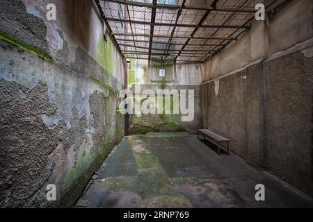 Gefangenenhof im Eckhaus - Besatzungsmuseum - ehemaliger KGB-Hauptsitz - Riga, Lettland Stockfoto