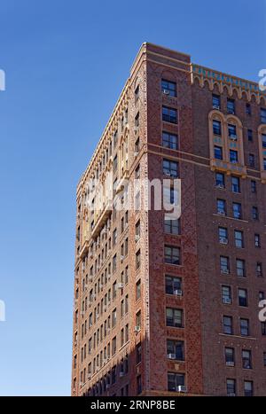 Upper West Side: The Colorado, ein von Robert T. Lyons entworfenes Apartmenthaus, ist bekannt für seine polychrome Terrakotta. Stockfoto