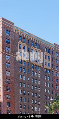 Upper West Side: The Colorado, ein von Robert T. Lyons entworfenes Apartmenthaus, ist bekannt für seine polychrome Terrakotta. Stockfoto