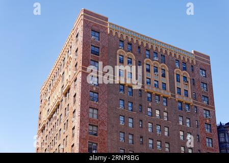 Upper West Side: The Colorado, ein von Robert T. Lyons entworfenes Apartmenthaus, ist bekannt für seine polychrome Terrakotta. Stockfoto