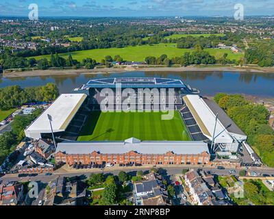 Fulham, London. Vereinigtes Königreich. 08.15.2023 Luftbild des Craven Cottage Stadions. Fulham Football Club. Entlang der Themse. August 2023 Stockfoto