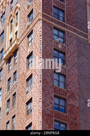 Upper West Side: The Colorado, ein von Robert T. Lyons entworfenes Apartmenthaus, ist bekannt für seine polychrome Terrakotta. Stockfoto