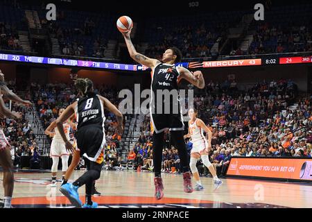 31. August 2023: Phoenix Mercury Center Brittney Griner (42) kehrt den Ball während eines WNBA-Spiels zwischen Phoenix Mercury und Connecticut Sun in der Mohegan Sun Arena in Uncasville, Connecticut, zurück. Erica Denhoff/CSM Stockfoto