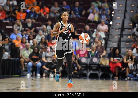 31. August 2023: Phoenix Mercury Guard Sug Sutton (1) dribbelt den Ball während eines WNBA-Spiels zwischen Phoenix Mercury und Connecticut Sun in der Mohegan Sun Arena in Uncasville, Connecticut. Erica Denhoff/CSM Stockfoto