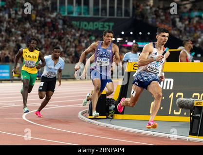 Téo Andant aus Frankreich nimmt am 9. Tag der Leichtathletik-Weltmeisterschaft Budapest am 27. August 2023 am 4x400-m-Staffelfinale der Männer Teil. Foto b Stockfoto