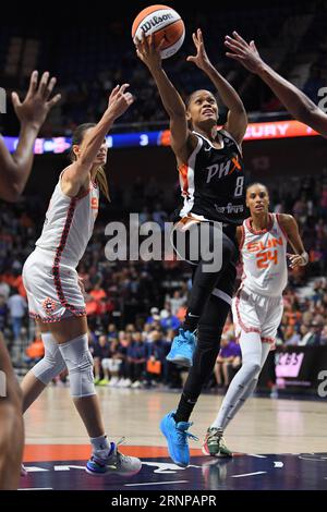 31. August 2023: Phoenix Mercury Guard Moriah Jefferson (8) schießt den Ball während eines WNBA-Spiels zwischen Phoenix Mercury und Connecticut Sun in der Mohegan Sun Arena in Uncasville, Connecticut. Erica Denhoff/CSM Stockfoto