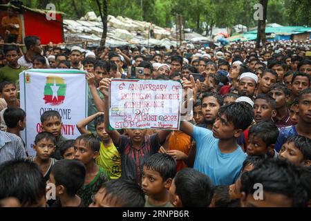 Am 25. August 2023 wurde der Rohingya-Tag mit einer Kundgebung im Kutupalong-Lager, Cox's Bazar, markiert, die eine schnelle Rückführung in ihre Heimat forderte. Stockfoto