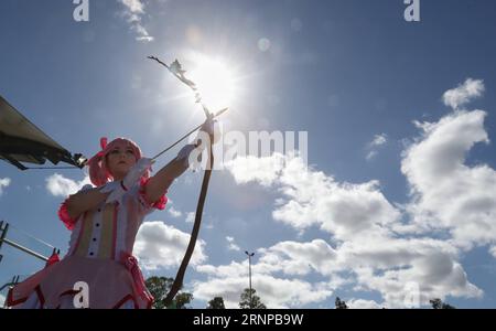 (170820) -- SYDNEY, 20. August 2017 -- Ein Cosplayer tritt bei der SMASH Sydney Manga and Anime Show 2017 in den Rosehill Gardens in Sydney auf, 20. August 2017. ) (gj) AUSTRALIA-SYDNEY-SMASH BaixXuefei PUBLICATIONxNOTxINxCHN Sydney 20. August 2017 A Cosplayer tritt BEI der Smash Sydney Manga and Anime Show 2017 IM Rose Hill Gardens in Sydney 20. August 2017 GJ Australia Sydney Smash BaixXuefei PUBLICATIONxNOTxINxCHN auf Stockfoto