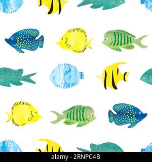 Nahtloses Fischmuster in Wasserfarben. Tropische abstrakte Fische isoliert auf weißem Hintergrund. Farbenfrohe Vektortapete Stock Vektor