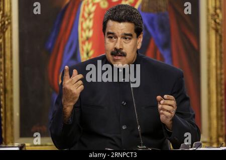 (170823) -- CARACAS, 23. August 2017 -- der venezolanische Präsident Nicolas Maduro spricht während einer Pressekonferenz in Caracas, der Hauptstadt Venezuelas, am 22. August 2017. Maduro gab am Dienstag bekannt, dass seine Regierung Schritte unternimmt, um das Land gegen Wirtschaftssanktionen der USA zu verteidigen. ) (ma) (da) (hy) VENEZUELA-CARACAS-POLITICS-MADURO STR PUBLICATIONxNOTxINxCHN Caracas 23. August 2017 der venezolanische Präsident Nicolas Maduro spricht auf einer Pressekonferenz in der venezolanischen Hauptstadt Caracas AM 22. August 2017 Maduro gab seiner Regierung AM Dienstag Thatcher bekannt, welche Schritte unternommen werden, um das Land gegen die USA zu verteidigen Stockfoto