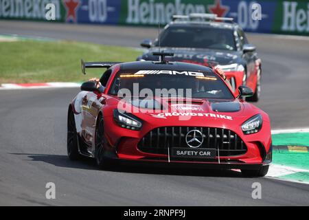 Monza, Italien. September 2023. MONZA, Italien, 2. September 2023; Mercedes Safety Car - Parco di Monza, Autodromo, Formel 1, F1, großer Preis von Italien, großer Preis von Italien, GP d'Italie, Motorsport, Formel1, Honorarpflichtiges Foto, gebührenpflichtiges Bild, Copyright © Gabriele MOLETI/ATP Images (MOLETI Gabriele/ATP/SPP) Credit: SPP Sport Press Photo. Alamy Live News Stockfoto