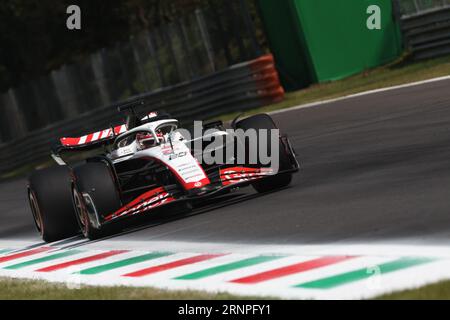 Monza, Italien. September 2023. MONZA, Italien, 2. September 2023; 20. Kevin MAGNUSSEN, DEN, Haas F1 Team, VF-23, F065-Motor, Parco di Monza, Autodromo, Formel 1, F1, großer Preis von Italien, GP d'Italie, Motorsport, Formel1, Honorarpflichtiges Foto, gebührenpflichtiges Bild, Copyright © Gabriele MOLETI/ATP Images (MOLETI Gabriele/ATP/SPP) Credit: SPP Sport Press Photo. Alamy Live News Stockfoto