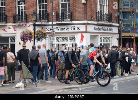 Windsor, Berkshire, Großbritannien. September 2023. Es war ein schöner, warmer und sonniger Tag in Windsor, Berkshire, heute, da Touristen, Besucher und Einheimische gerne shoppen und essen gingen. Quelle: Maureen McLean/Alamy Live News Stockfoto