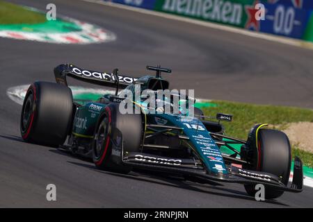 Lance Walk of Canada fährt das Aston Martin Aramco Cognizant F1 Team AMR23 während des Formel 1 Pirelli Grand Prix 2023 am 2. September 2023 in Monza, Italien. Quelle: Luca Rossini/E-Mage/Alamy Live News Stockfoto