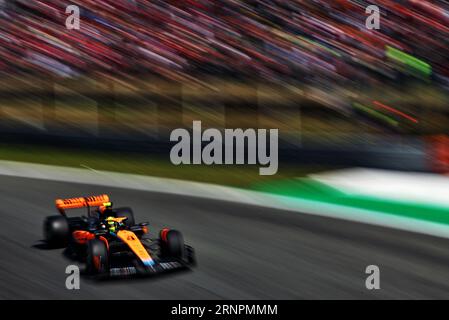 Monza, Italien. September 2023. Lando Norris (GBR) McLaren MCL60. Formel-1-Weltmeisterschaft, großer Preis von Italien, Rd 15, Samstag, 2. September 2023. Monza Italien. Quelle: James Moy/Alamy Live News Stockfoto