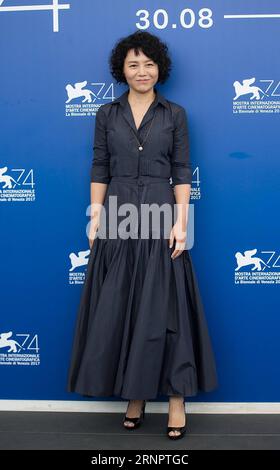 (170907) -- VENEDIG, 7. September 2017 -- Regisseurin Vivian Qu posiert während eines Fotogesprächs für den Film Angels Wear White beim 74. Filmfestival in Venedig, Italien, 7. September 2017. ) (hy) ITALIEN-VENEDIG-FILM FESTIVAL-ENGEL TRÄGT WEISS-FOTOAUFRUF JinxYu PUBLICATIONxNOTxINxCHN Stockfoto