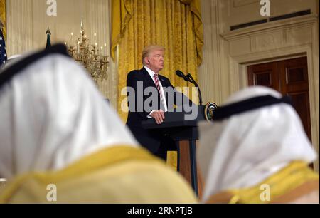 (170907) -- WASHINGTON, 7. September 2017 -- US-Präsident Donald Trump spricht auf einer gemeinsamen Pressekonferenz mit einem Besuch von Amir Sheikh Sabah Al-Ahmed Al-Jaber Al-Sabah (nicht im Bild) im Weißen Haus in Washington D.C., USA, am 7. September 2017. Trump sagte am Donnerstag, dass er bereit sei, einen anhaltenden Streit zwischen Katar und anderen Ländern des Nahen Ostens zu vermitteln. ) US-WASHINGTON D.C.-PRÄSIDENT DONALD TRUMP-KATAR-DIPLOMATISCHER STREIT YINXBOGU PUBLICATIONXNOTXINXCHN Stockfoto