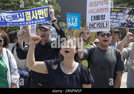 (170908) -- SEOUL, 8. September 2017 -- Demonstranten nehmen an einem Protest gegen den Einsatz des THAAD-Raketenabwehrsystems (Terminal High Altitude Area Defense) vor dem präsidialen Blauen Haus in Seoul, Südkorea, 8. September 2017 Teil. ) (zy) SÜDKOREA-SEOUL-THAAD-PROTEST LeexSang-ho PUBLICATIONxNOTxINxCHN Stockfoto