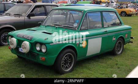 Grün, 1972 Hillman Imp Rallyefahrzeug auf dem Display. Die Gosport Car Rally wird vom örtlichen Rotary Club organisiert und findet am Montag, dem Feiertag im August, in Stokes Bay statt. Die diesjährige Veranstaltung, die einen billigen Familientag bot, war die siebzehnte und beherbergte Oldtimer und Motorräder, eine Streichelfarm, Stände, Erfrischungen und eine Arena, die verschiedene Arten von Unterhaltung bot. Stockfoto