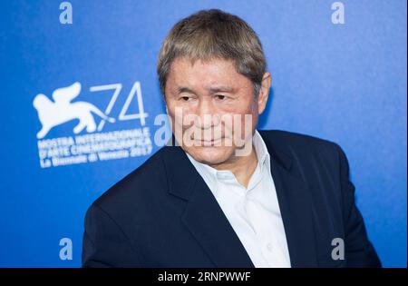 (170909) -- VENEDIG, 9. September 2017 -- Regisseur Takeshi Kitano besuchte einen Fototermin für den Film Outrage Coda während des 74. Filmfestivals von Venedig auf der Insel Lido in Venedig, Italien, 9. September 2017. ) (dtf) ITALY-VENICE-FILM-FESTIVAL-74th-CLOSING FILM-PHOTOCALL JinxYu PUBLICATIONxNOTxINxCHN Stockfoto