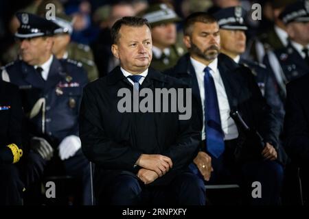 Danzig, Polen. September 2023. Verteidigungsminister Mariusz Blaszczak beim 84. Jahrestag des Ausbruchs des Zweiten Weltkriegs in Westerplatte. Am 84. Jahrestag des Ausbruchs des Zweiten Weltkriegs versammelten sich die Menschen in Polen auf der Westerplatte, um sich an diejenigen zu erinnern, die während einer der schrecklichsten Tragödien der Weltgeschichte getötet und misshandelt wurden. Die polnische Regierung organisierte die Jubiläumsveranstaltung, um die Menschen daran zu erinnern, dass der Weltkrieg nie wieder stattfinden darf. (Bild: © Mateusz Slodkowski/SOPA Images via ZUMA Press Wire) NUR REDAKTIONELLE VERWENDUNG! Nicht für kommerzielle Zwecke Stockfoto