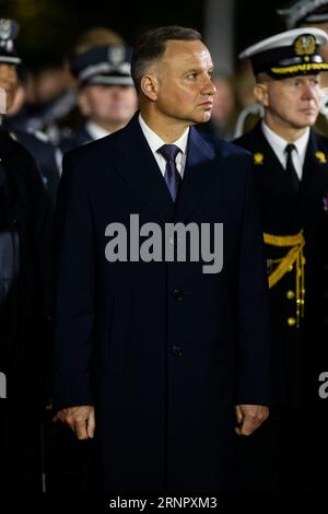 Danzig, Polen. September 2023. Präsident von Polen Andrzej Duda, der während des 84. Jahrestages des Ausbruchs des Zweiten Weltkriegs in Westerplatte gesehen wurde. Am 84. Jahrestag des Ausbruchs des Zweiten Weltkriegs versammelten sich die Menschen in Polen auf der Westerplatte, um sich an diejenigen zu erinnern, die während einer der schrecklichsten Tragödien der Weltgeschichte getötet und misshandelt wurden. Die polnische Regierung organisierte die Jubiläumsveranstaltung, um die Menschen daran zu erinnern, dass der Weltkrieg nie wieder stattfinden darf. (Bild: © Mateusz Slodkowski/SOPA Images via ZUMA Press Wire) NUR REDAKTIONELLE VERWENDUNG! Nicht für kommerzielle ZWECKE Stockfoto