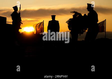 Danzig, Polen. September 2023. Die Silhouette der Soldaten zum 84. Jahrestag des Ausbruchs des Zweiten Weltkriegs in Westerplatte. Am 84. Jahrestag des Ausbruchs des Zweiten Weltkriegs versammelten sich die Menschen in Polen auf der Westerplatte, um sich an diejenigen zu erinnern, die während einer der schrecklichsten Tragödien der Weltgeschichte getötet und misshandelt wurden. Die polnische Regierung organisierte die Jubiläumsveranstaltung, um die Menschen daran zu erinnern, dass der Weltkrieg nie wieder stattfinden darf. (Bild: © Mateusz Slodkowski/SOPA Images via ZUMA Press Wire) NUR REDAKTIONELLE VERWENDUNG! Nicht für kommerzielle ZWECKE! Stockfoto