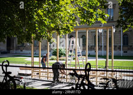 München, Deutschland. September 2023. In der Münchner Innenstadt werden am 2. September 2023 Vorbereitungen und Vorbereitungen für die Internationale Automobil-Ausstellung IAA Mobility durchgeführt. Die so genannten Open Spaces sollen die Bevölkerung einbeziehen, während in diesem Jahr nur Fachbesucher und die Presse auf dem Messegelände vertreten sein werden. (Foto: Alexander Pohl/SIPA USA) Credit: SIPA USA/Alamy Live News Stockfoto